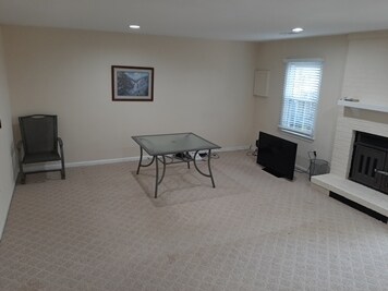 Foto principal - 7827 Butterfield Ln