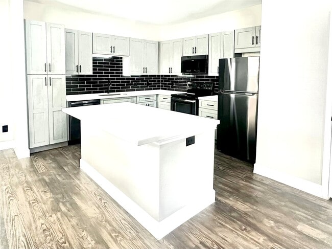 Building Photo - 62 Woodland Hills Dr