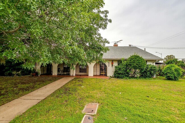 Building Photo - One Side of Duplex SW Fort Worth- 3 Bed, 2...
