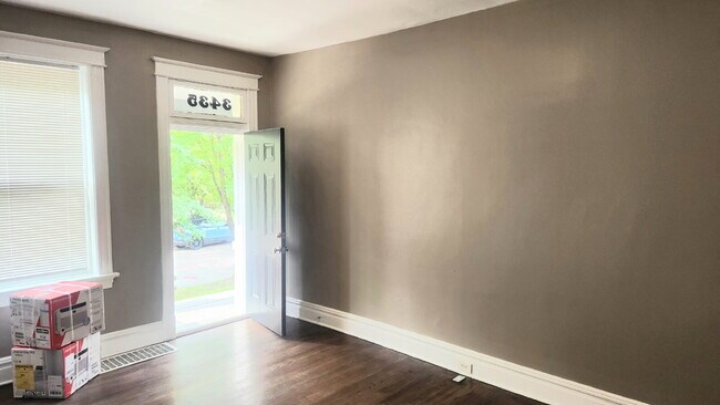 Foto del edificio - Delightful 1-Bedroom Retreat in Lively St. Louis District – Alberta Street