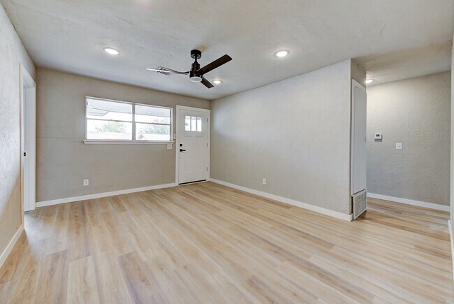 Foto del edificio - 320 NW 86th St