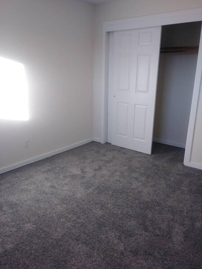 Building Photo - 1 bedroom in Seattle WA 98106