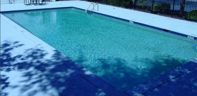 Piscina - Riverwood Club Apartments