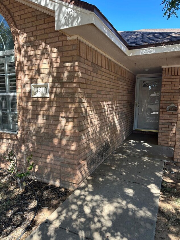 Foto principal - 5410 99th St