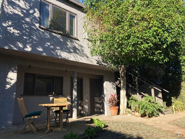 Guesthouse + garage exterior - 2253 Glendon Ave