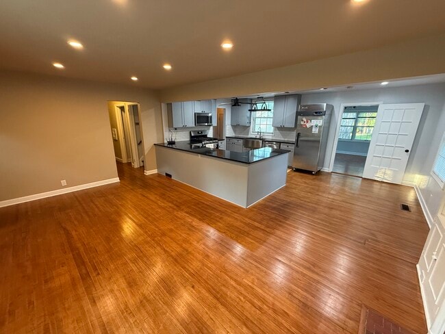 Livingroom/Kitchen - 5621 16th Ave S