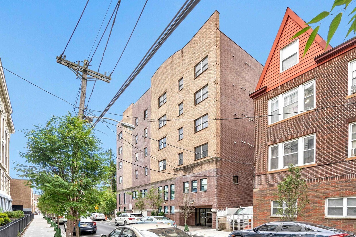 135 38th St Unit 402, Union City, NJ 07087 Condo for Rent in Union