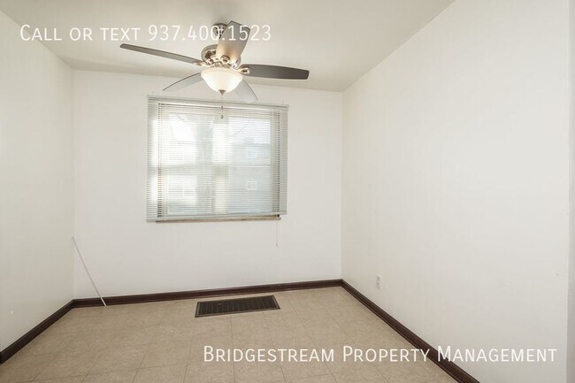 Foto del edificio - Charming 1-Bedroom Apartment with Covered ...