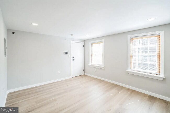 Foto del edificio - 1 bed bath in the heart of Fairmount