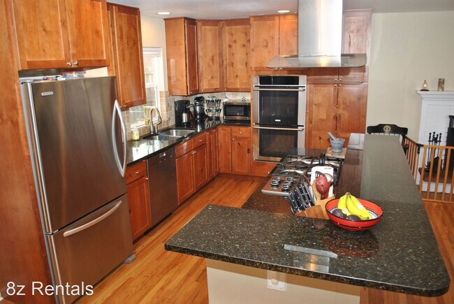 Foto del edificio - 4 br, 2.5 bath House - 170 S 42nd St