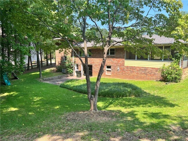 Building Photo - 1395 Siesta Ln