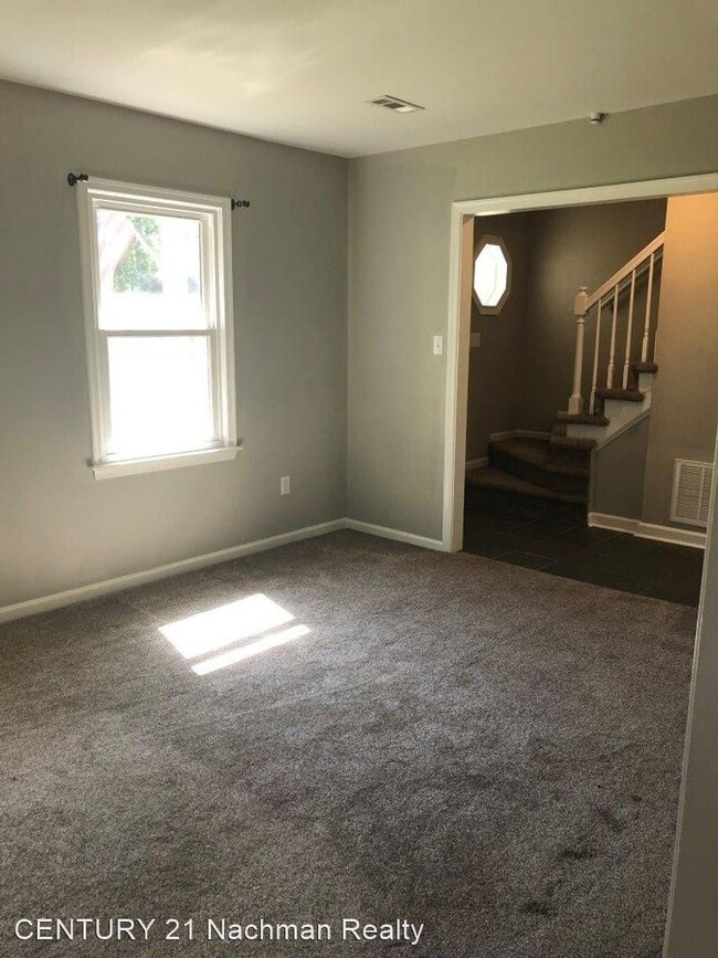 Building Photo - 5 br, 2.5 bath House - 104 Lambert Drive