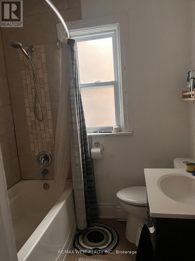 Building Photo - 1504 Dufferin St