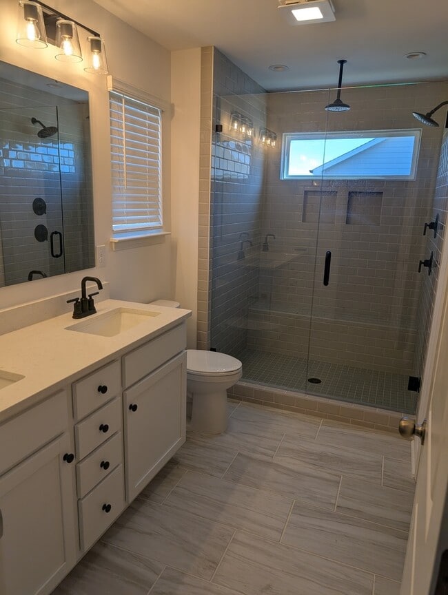 Foto del edificio - Beautiful 3BD/2.5BA Home in the Sought-After Stonebridge Fairways Community / Ready Now