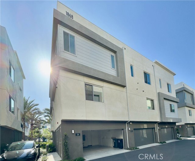 Building Photo - 1868 S Westside Dr