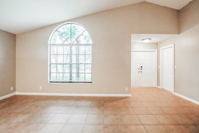 Foto del edificio - 575 NW 38th Ave