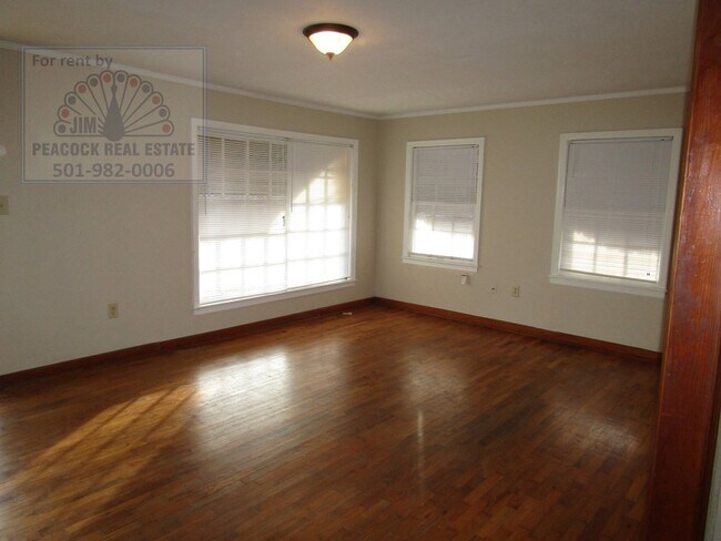 Building Photo - 316 W Hickory St