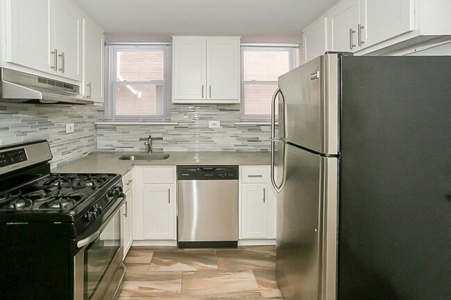 Photo - 2326 N Southport Ave Apartment