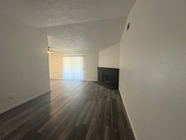 Foto del edificio - Remodeled 3bed/2bathroom home in West Sac
