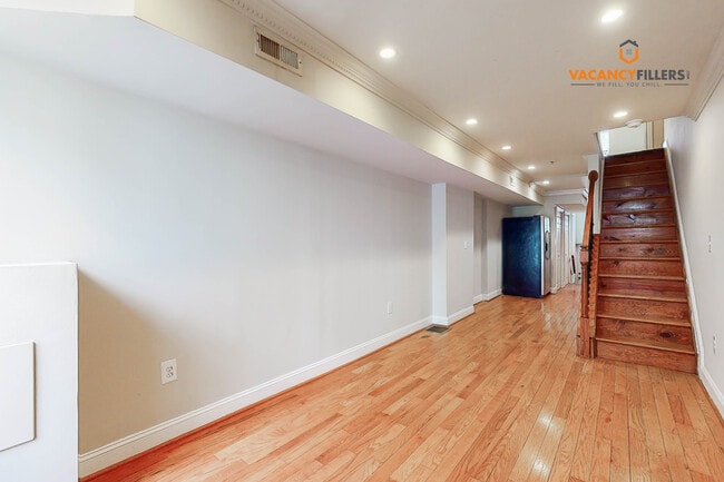Building Photo - 3 bed renovated townhouse in Fells Point! ...