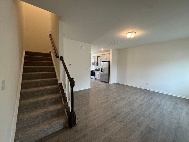 Foto del edificio - Corner townhome with three bedrooms 2 1/2 ...