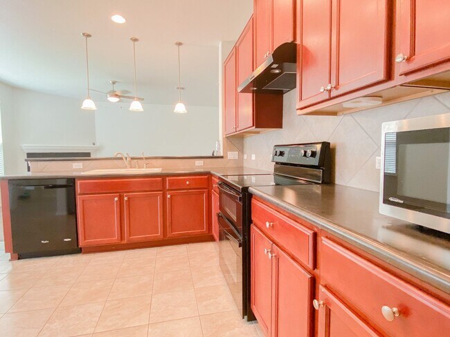 Foto del edificio - Beautiful 5 BR / 2.5 BA Home for Rent in A...