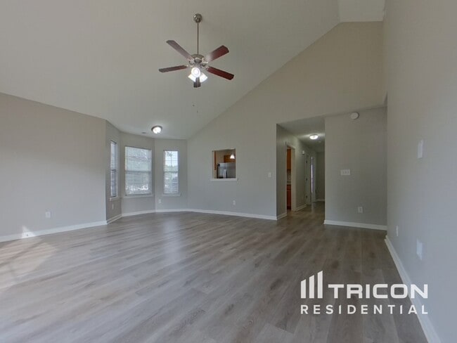 Building Photo - 819 Chablis Dr