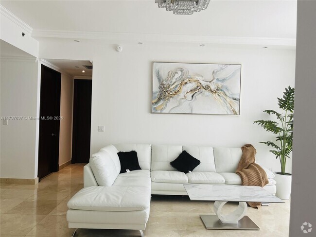 Building Photo - 15901 Collins Ave