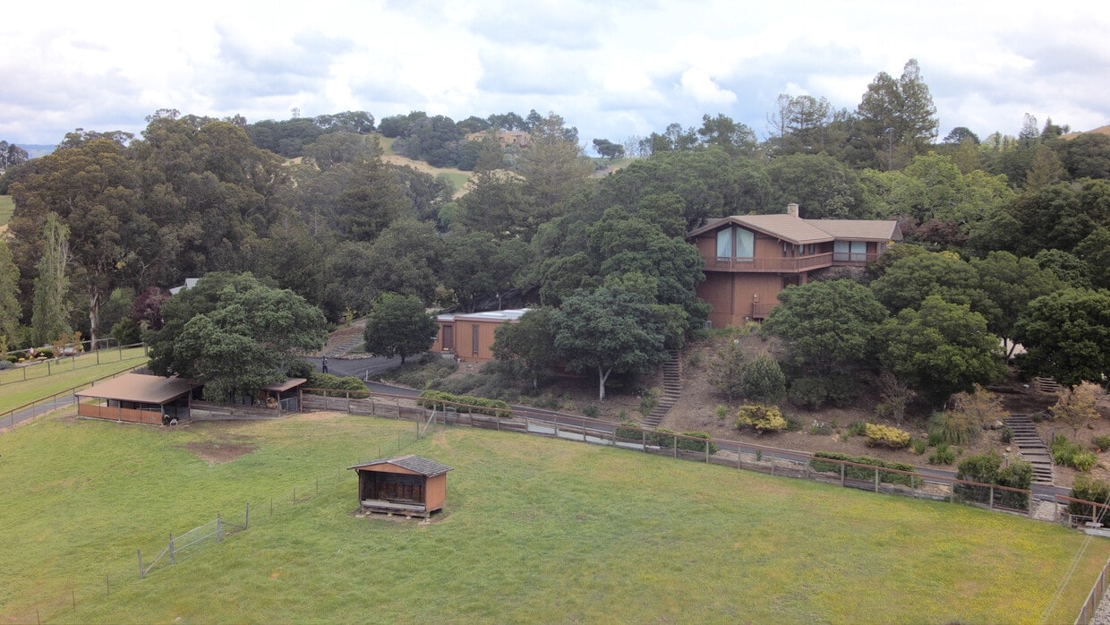Foto principal - 164 Purrington Rd
