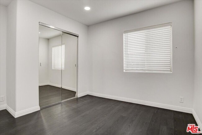 Building Photo - 2344 Fletcher Dr