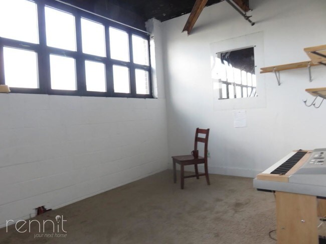 Building Photo - 338 Moffat St