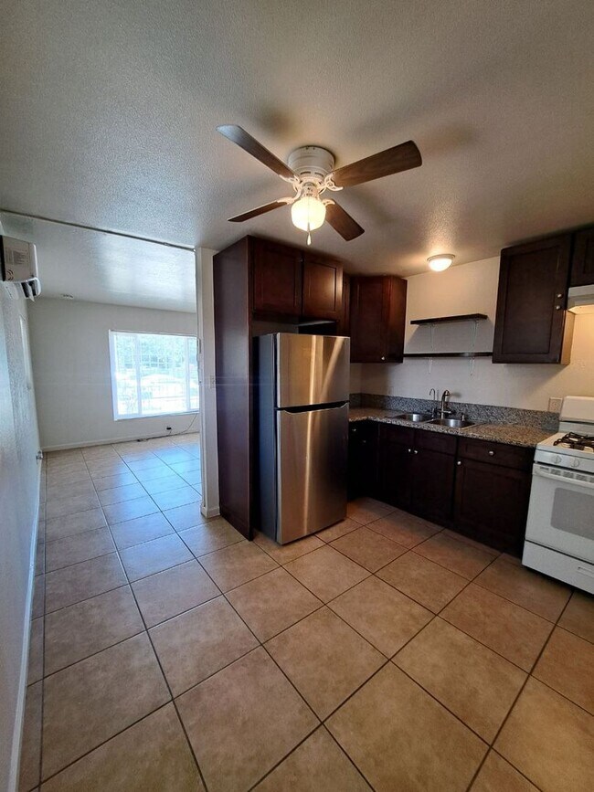 Foto del edificio - 2-bedroom Single Family Home with Solar!