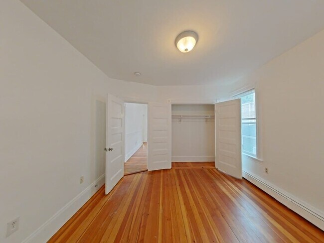 Building Photo - 39 Newport St