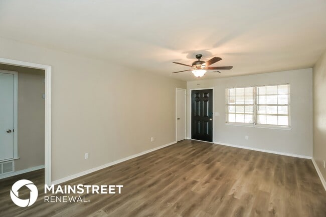 Building Photo - 207 Cherokee Dr