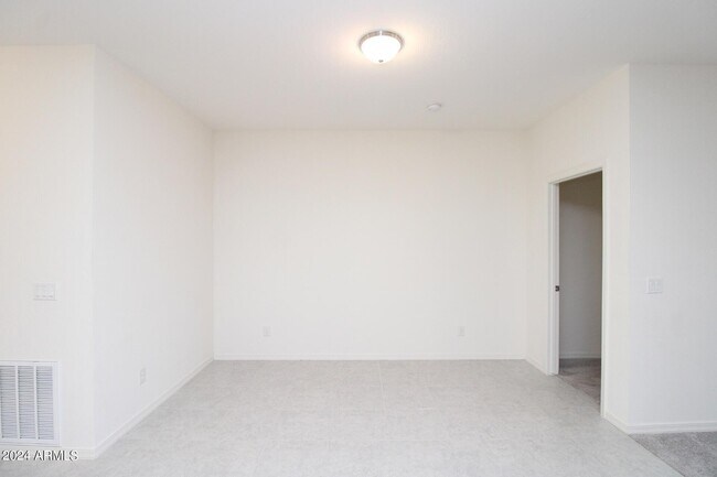 Building Photo - 2450 E Alonso Dr