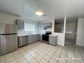 Building Photo - 508 N Iroquois Ave