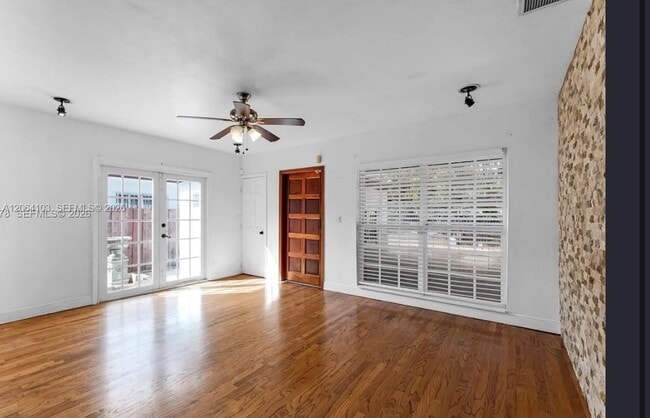 Foto del edificio - 4220 SW 13th St