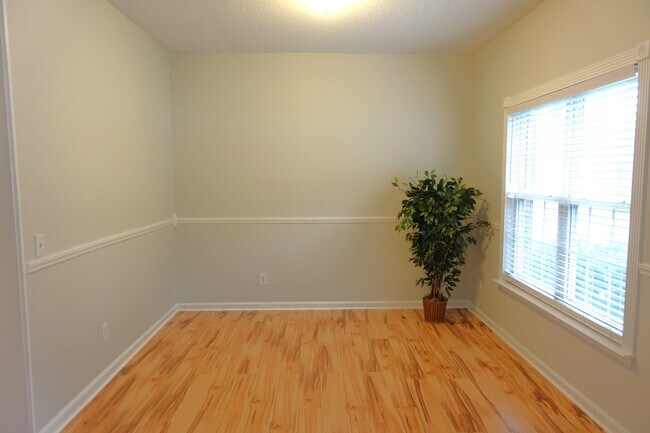 Building Photo - 129 N Orchard Farms Ave