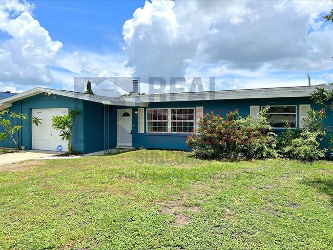 Building Photo - 5715 Nutmeg Ave