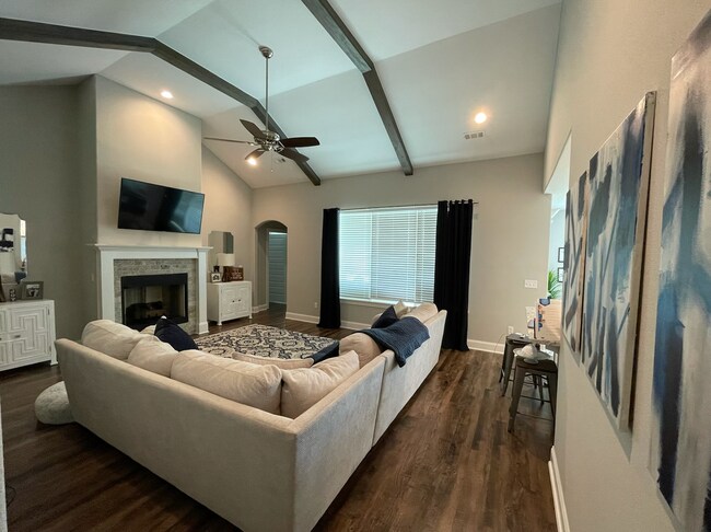 Photo - 6011 W Transit St House