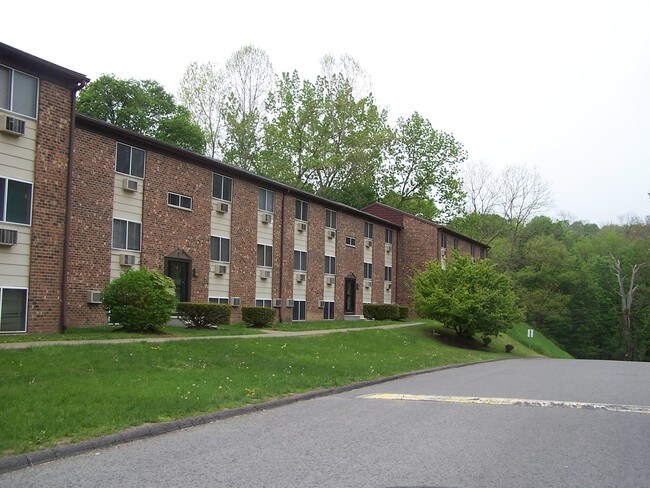 Oak Tree Gardens Apartments Wappingers Falls Ny Apartments Com