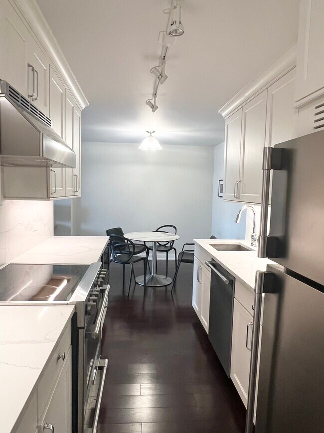 Foto del edificio - 1340 N Astor St