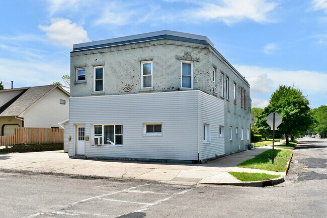 Building Photo - 401 Olmstead St