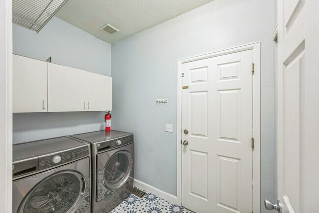 Foto del edificio - 12245 E 2nd Dr.