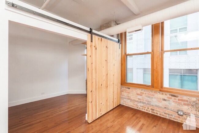 Building Photo - 801 S Wells St
