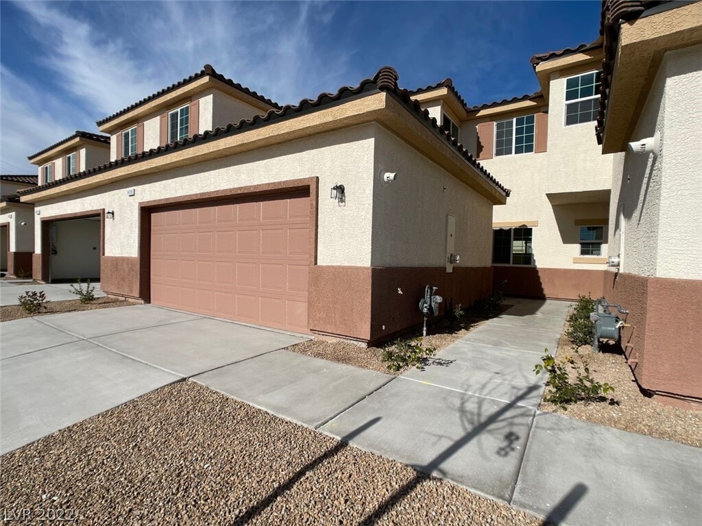 Primary Photo - 1418 Pink Dawn Dr