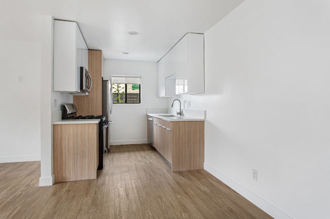 Photo - 1949 Park Grove Ave Apartment