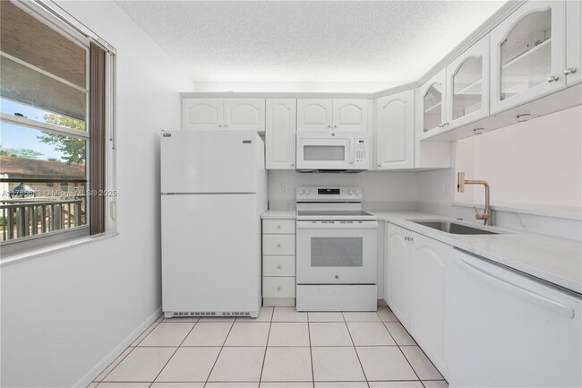 Building Photo - 8770 Royal Palm Blvd
