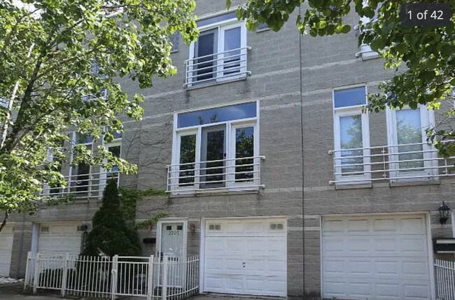 Building Photo - 2205 W Ohio St