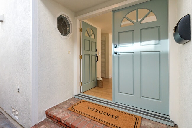 Foto del edificio - 1504 N Poinsettia Ave